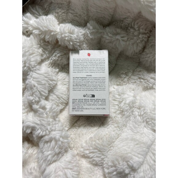 Glow Recipe strawberry BHA pour smooth, blurred drops - Picture 2 of 4